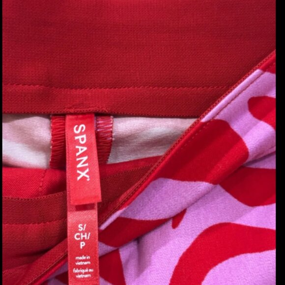 Spanx On the Go Print Shorts - Picture 4 of 6